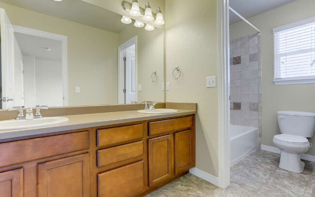 Building Photo - 3832 Sierra Glen Pl