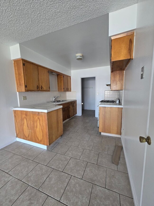Building Photo - 2 Br 1 Ba available Now