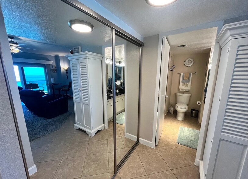 Building Photo - 880 Mandalay Ave