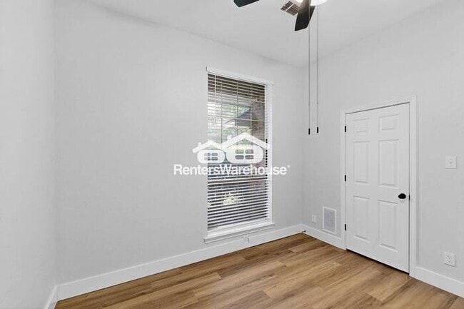 Building Photo - 801 Snapdragon Ln