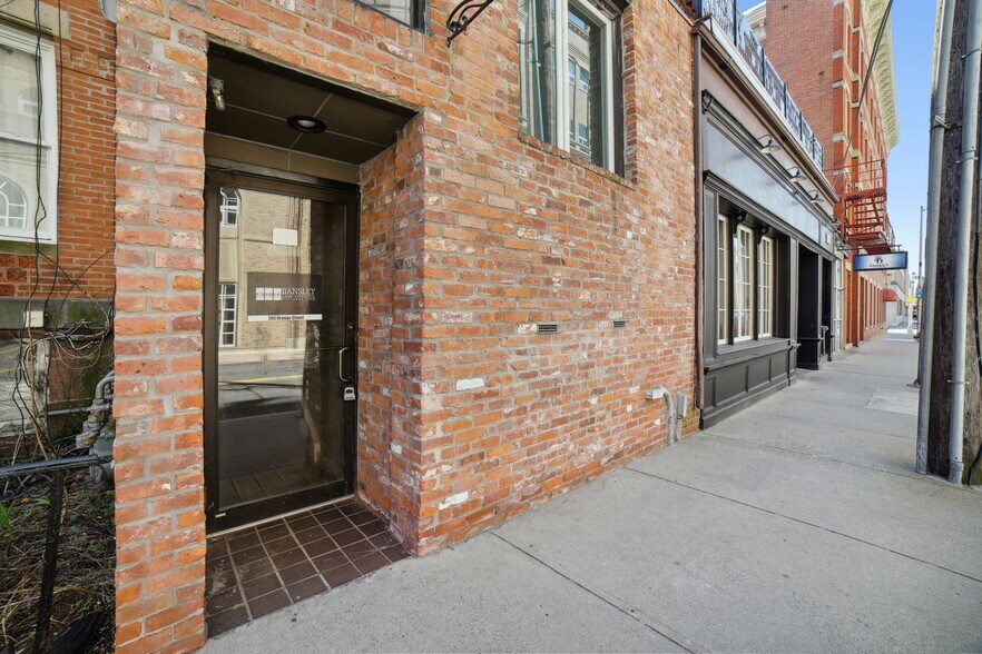 Building Photo - 265 Orange St