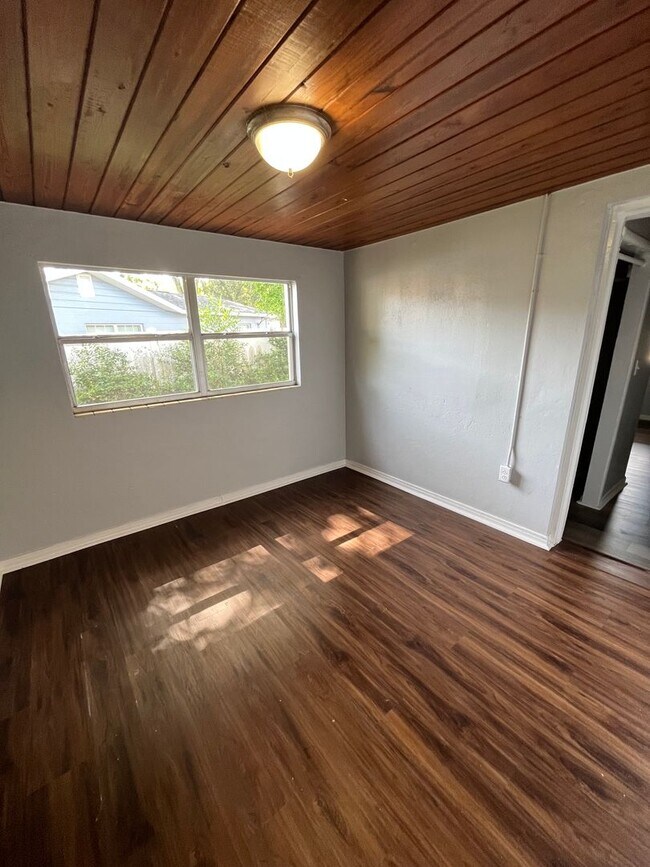 Building Photo - 538 Norfolk Cir