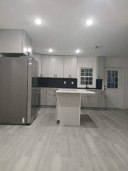 Building Photo - 1110 Commerce Dr