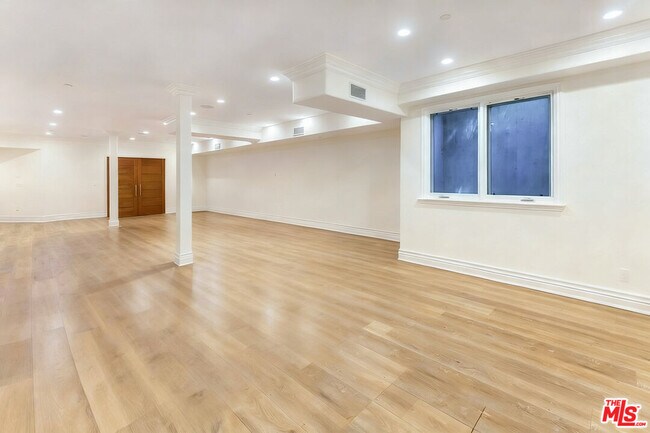 Building Photo - 363 S Saltair Ave