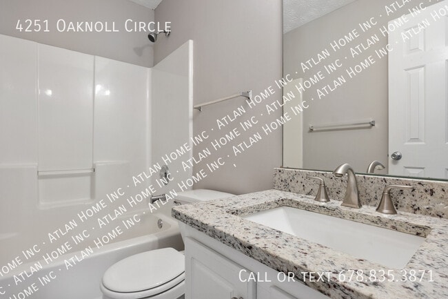 Building Photo - 4251 Oaknoll Cir