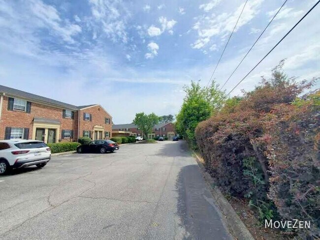 Building Photo - 2530 E North St