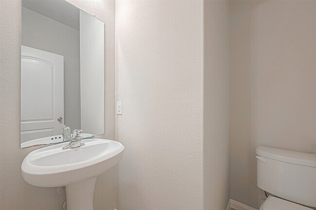 Building Photo - 20630 Stout Dr