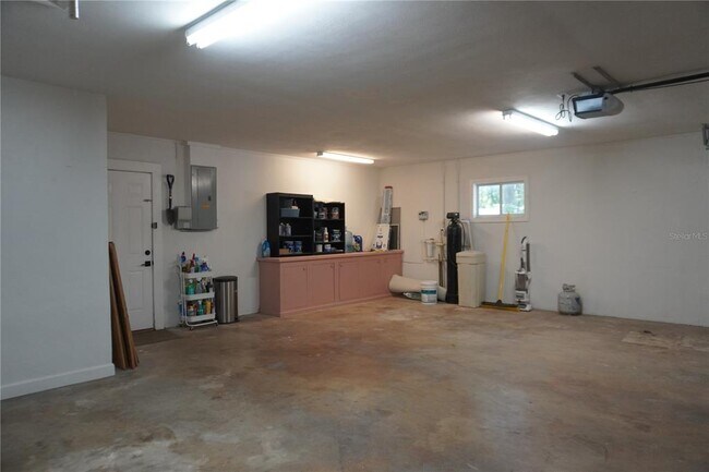 Building Photo - 401 Palm Springs Dr