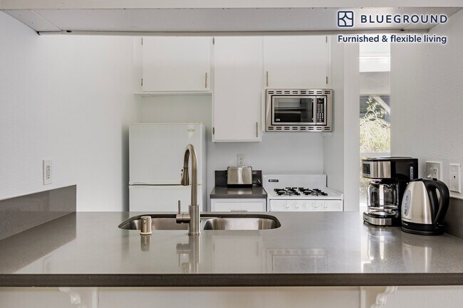 Building Photo - 641 Gayley Ave