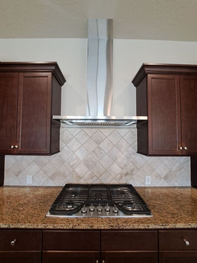 Building Photo - Beautiful 4 Bedroom Home In Clovis!