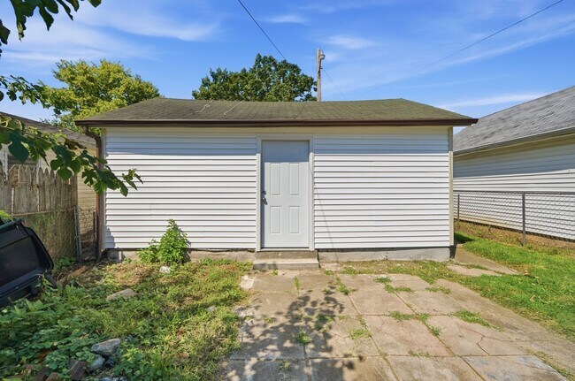 Building Photo - 413 Lockwood Ave