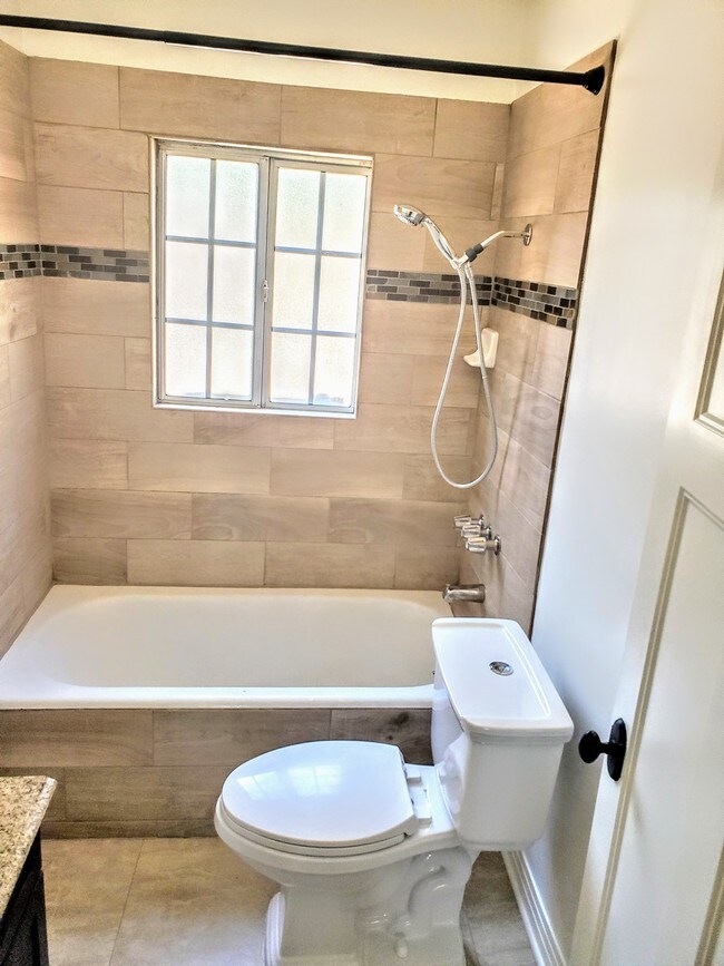 Remodeled bath - 3409 Chadwick Dr