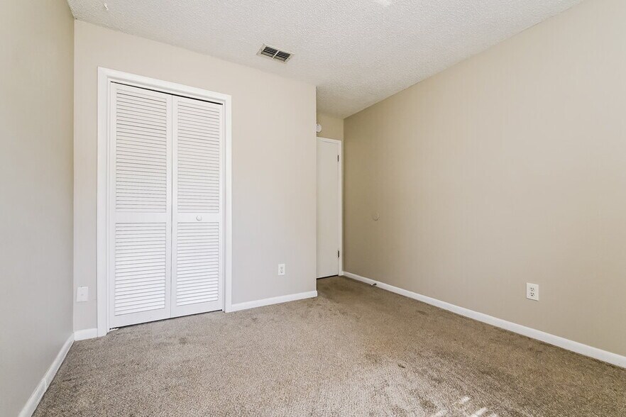 Building Photo - 510 Oak Creek Dr