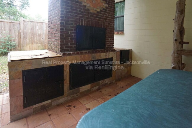 Building Photo - 7477 Greenway Dr