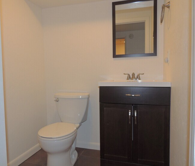 Building Photo - 831 26 Rd