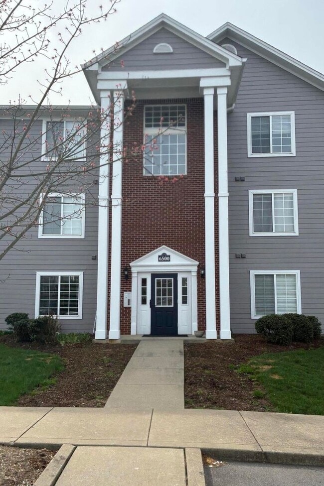 Building Photo - Spacious 2BR Condo with Flex Space & Private Balcony in Crestwood’s Madison Park