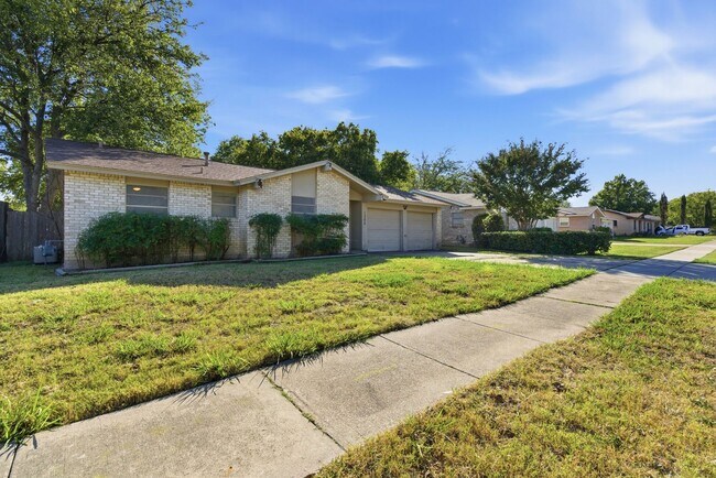 Building Photo - Amazing in Arlington