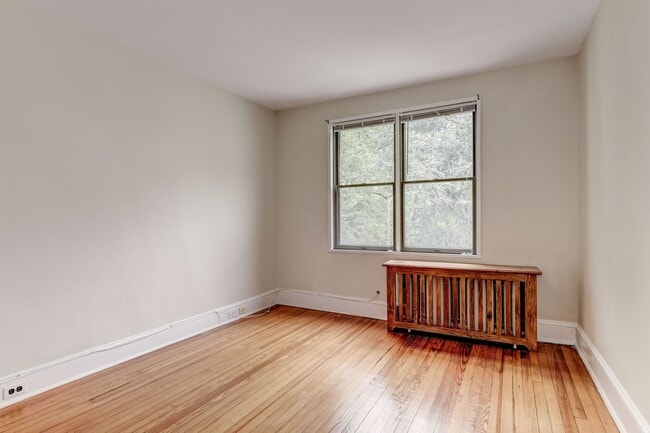Building Photo - Charming 6-Bedroom Georgetown Rowhouse wit...