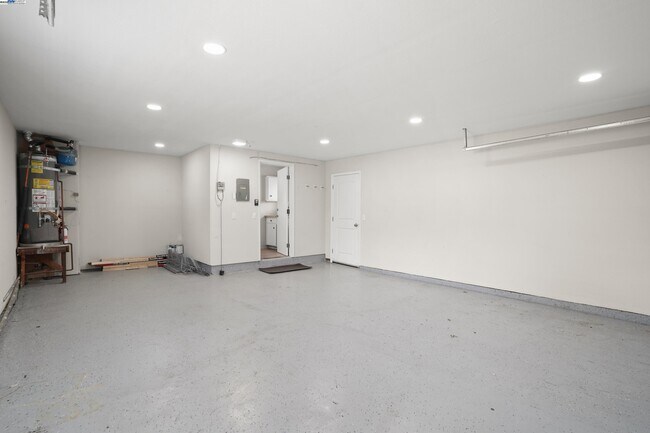 Building Photo - 501 Amherst Ct