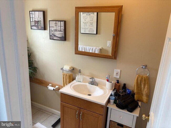 Building Photo - 404 Delsea Dr N
