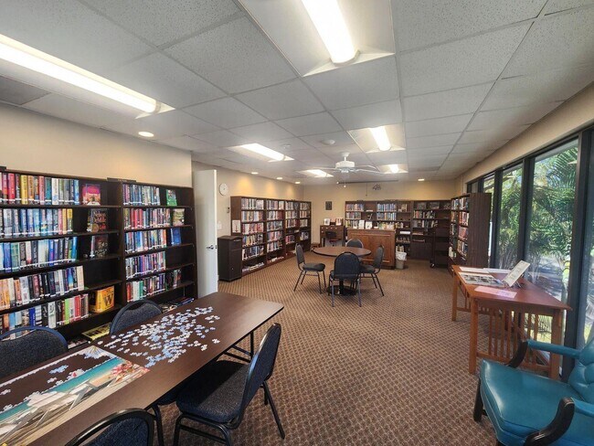 Building Photo - 18081 SE Country Club Dr