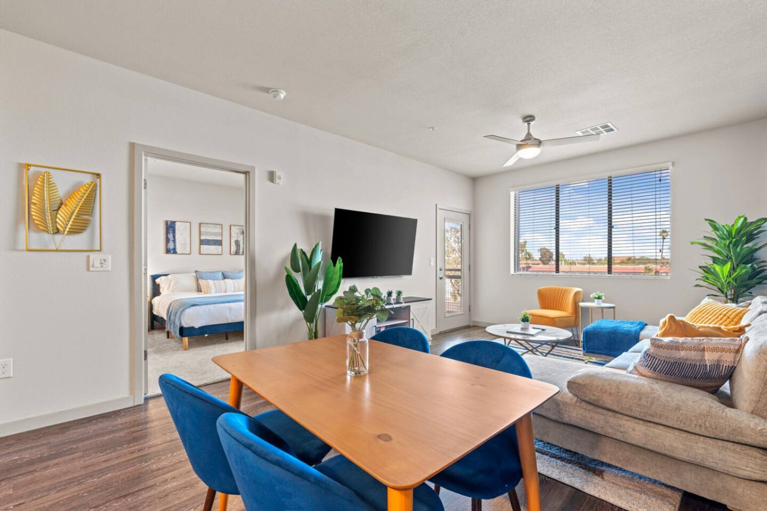 Building Photo - 711 W Broadway Rd