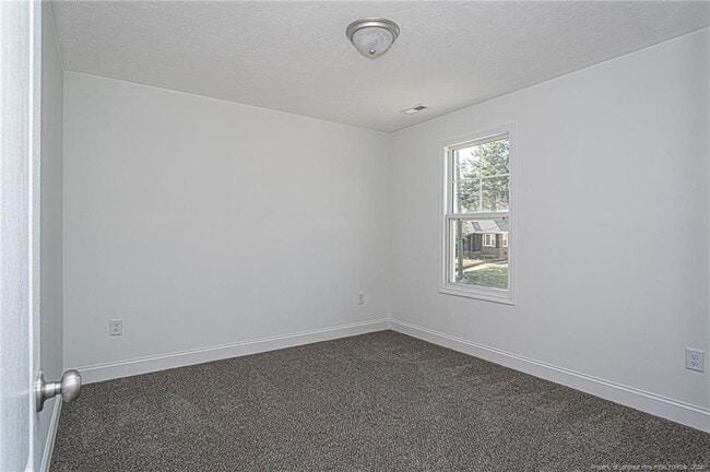 Building Photo - 907 Rochester Dr