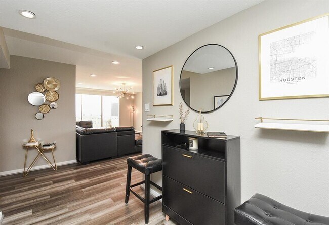 Building Photo - 2016 Main St