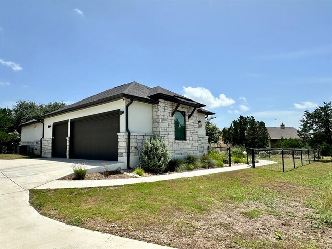 Building Photo - 365 Warbler Dr
