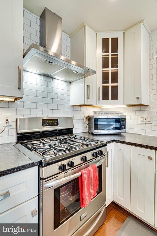 Building Photo - 7606 Jervis St