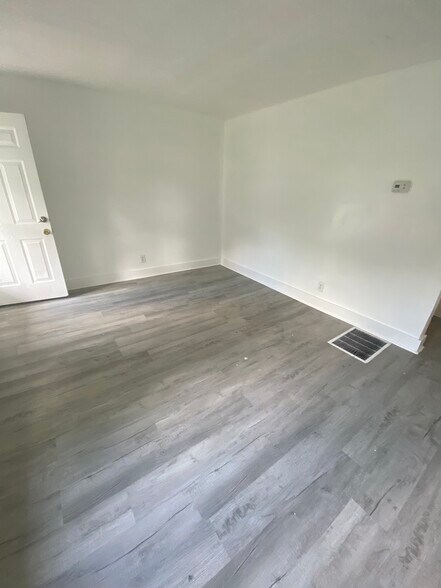 Building Photo - 2401 Celia Ave
