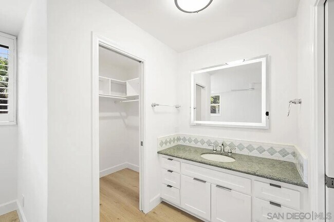 Building Photo - 325 S Sierra Ave