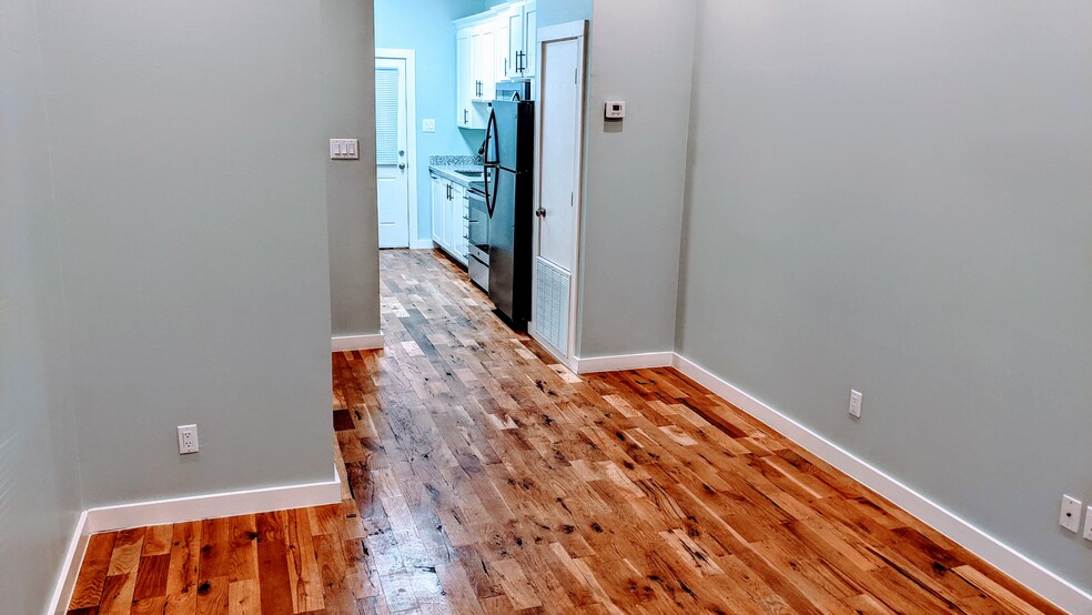 Building Photo - 919 Hendricks Ave