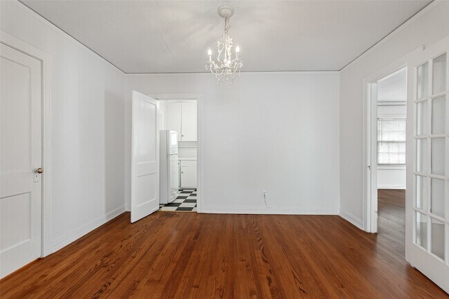 Building Photo - 5918 La Vista Dr