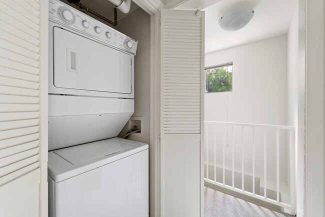 Building Photo - 2400 5th Ave