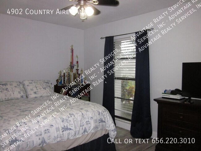 Building Photo - 4902 Country Aire Ln