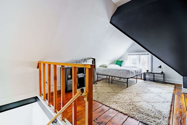 Building Photo - 254 W Poplar Ave