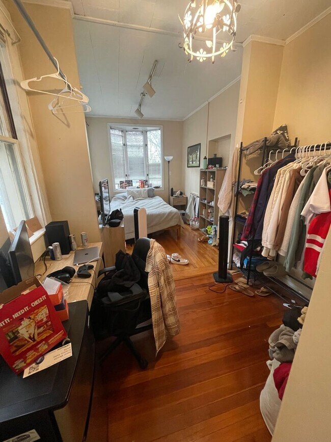 Building Photo - 9/1 No Fee! Massive 4BR/1.5BA near Audubon Circle, BU, Kenmore, Longwood!