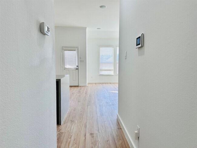 Building Photo - 25827 Rustica Dr