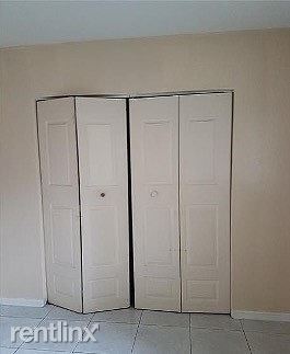 Building Photo - 3 br, 2 bath Townhome - 7640 SW 10th St B