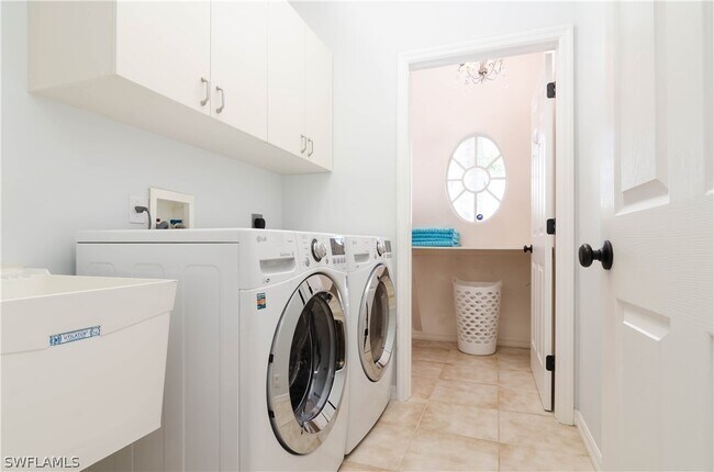 Building Photo - 121 June Ct