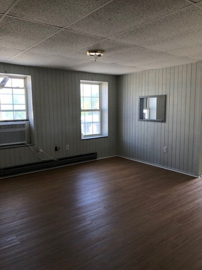 Building Photo - Kenbridge U Store Apts.