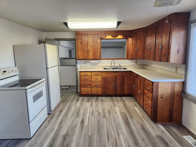 Building Photo - Occupied, do not disturb tenants.  Naches ...