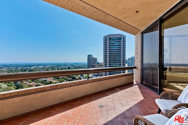 Building Photo - 10430 Wilshire Blvd