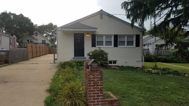 Building Photo - 405 Hillside Ave