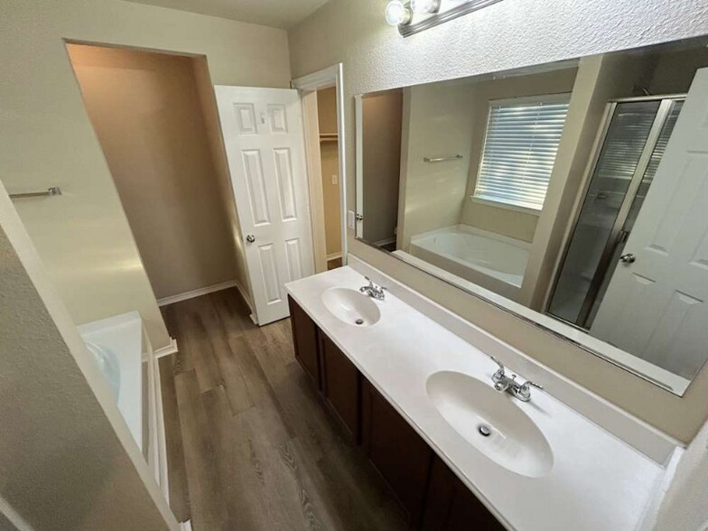 Building Photo - 6533 Sierra Madre Dr