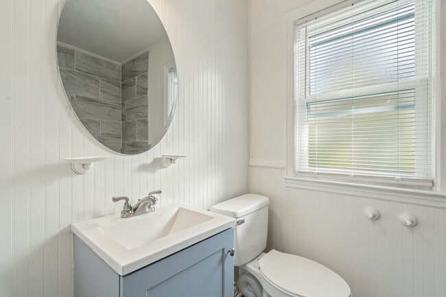 Building Photo - 2324 Greenfield Ln