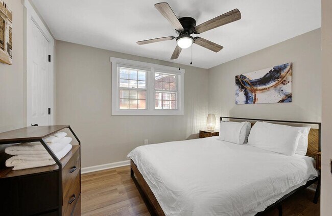 Building Photo - 4737 Aster Dr