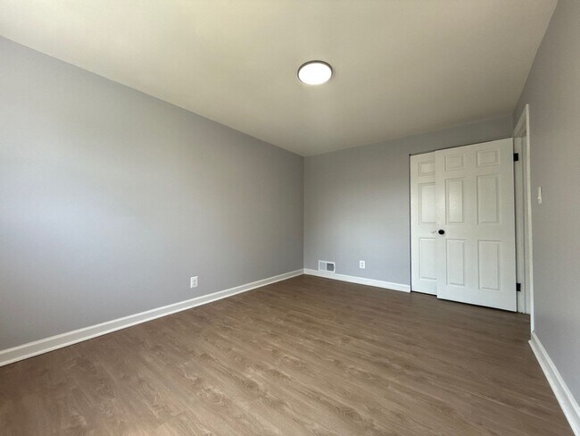 Building Photo - Three Bedroom House in Dundalk