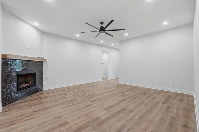Building Photo - 1229 Bunker Dr